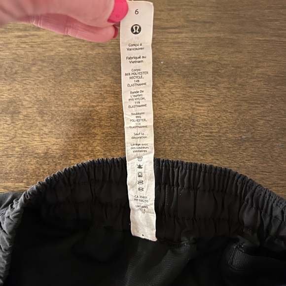 Lululemon Hotty Hot Short II 2.5" Black Sz 6 VT NS 2022 Zip Lined Drawstring - Picture 10 of 16